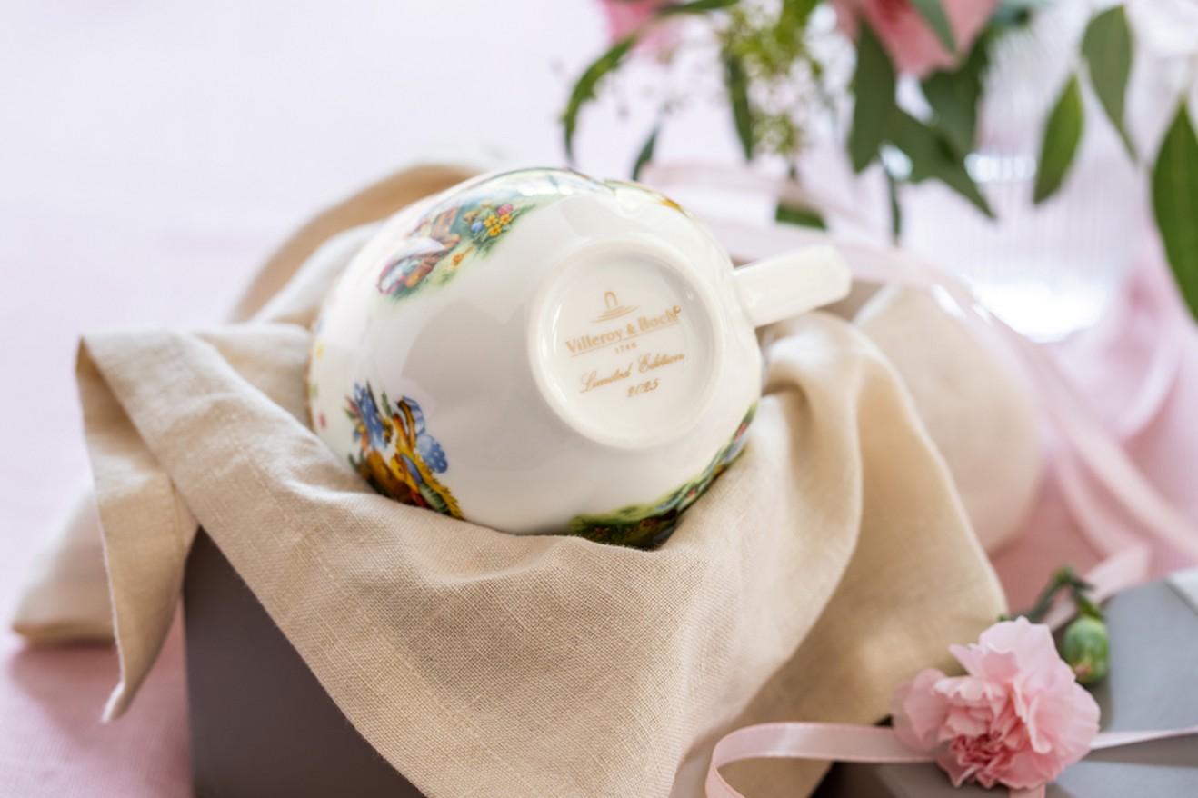 Hrnek Annual Easter Edition 2025, zajíčci Anna a Max, 390 ml