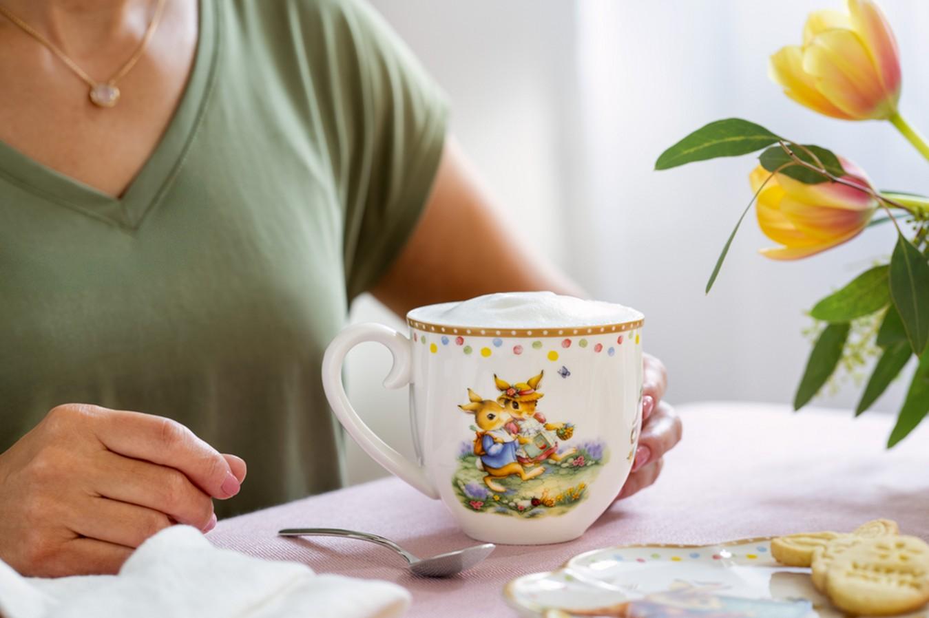 Hrnek Annual Easter Edition 2025, zajíčci Anna a Max, 390 ml