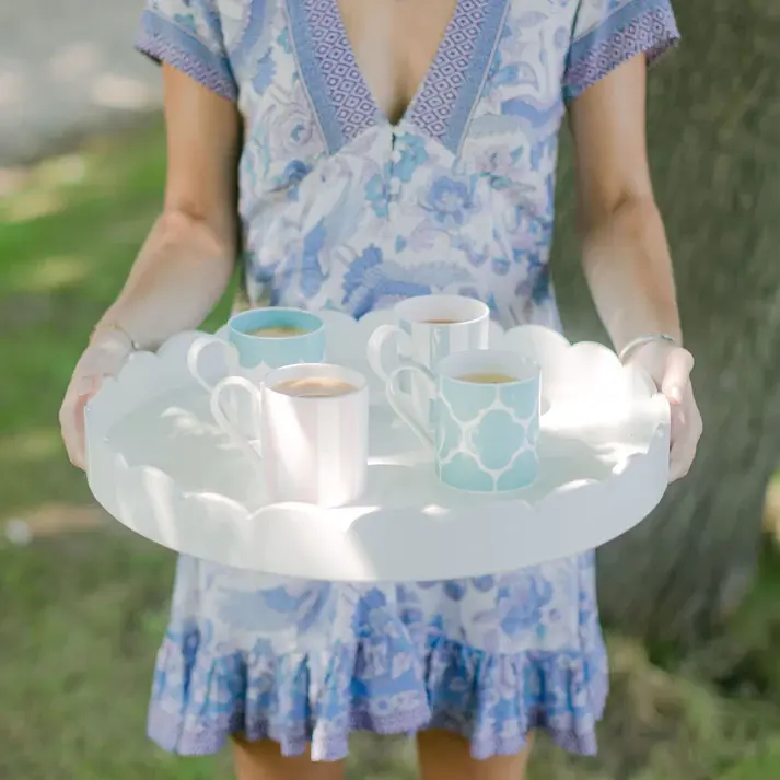 Lakovaný servírovací podnos s vlnitým okrajem, Ø 41 cm, bílá