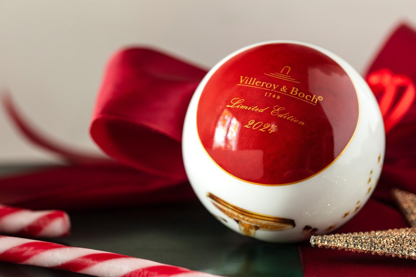 Vánoční koule Annual Christmas Edition 2024, 6,4 cm