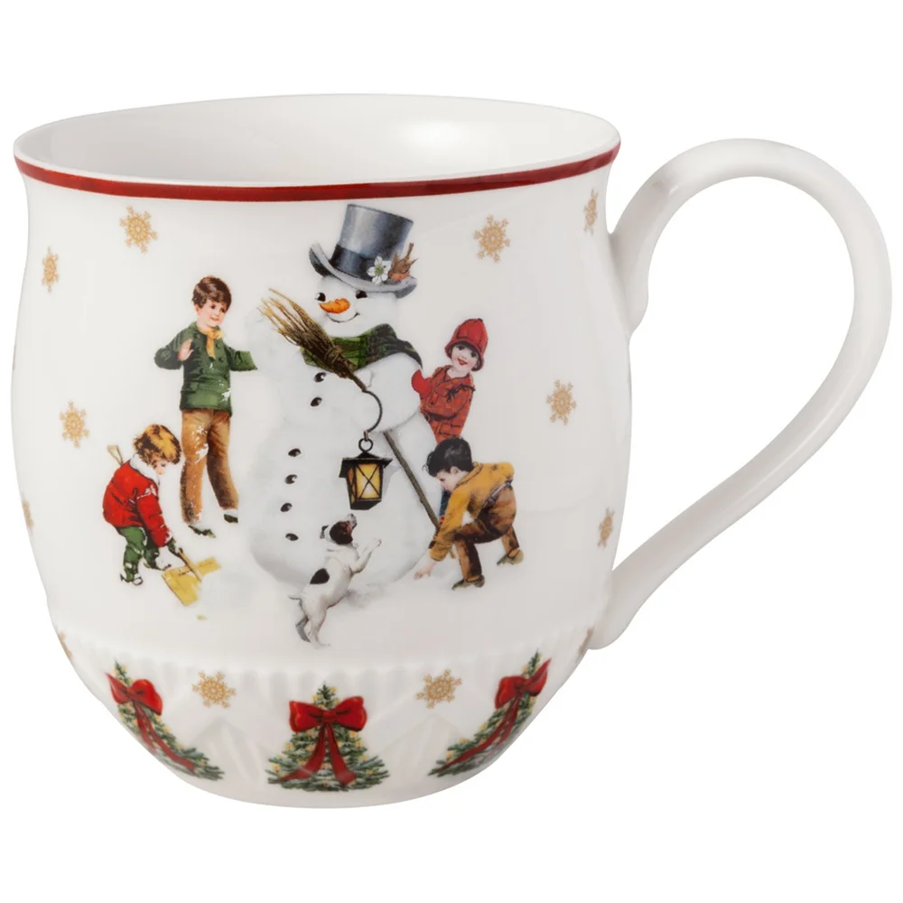 Vánoční porcelánový hrnek Toy’s Fantasy, Stavění sněhuláka, 0,45 l