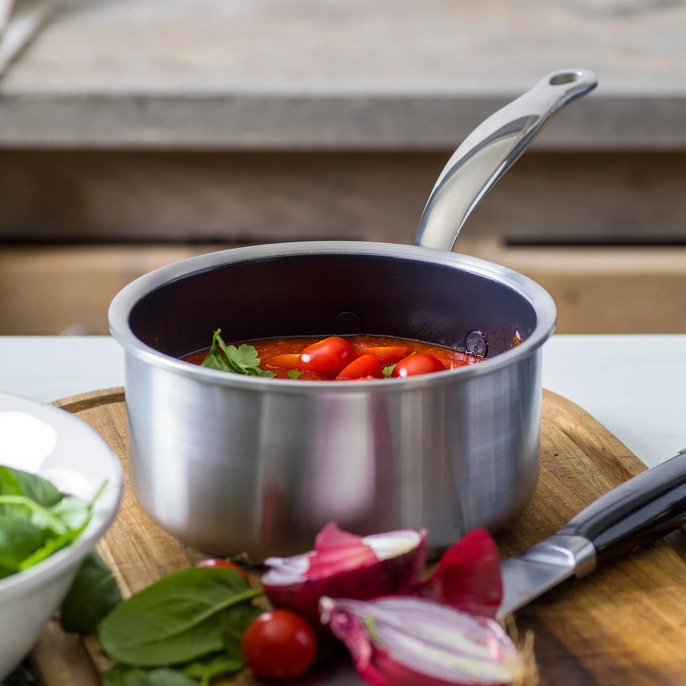 Premiere nerezový omáčník s keramickým povrchem, 16 cm