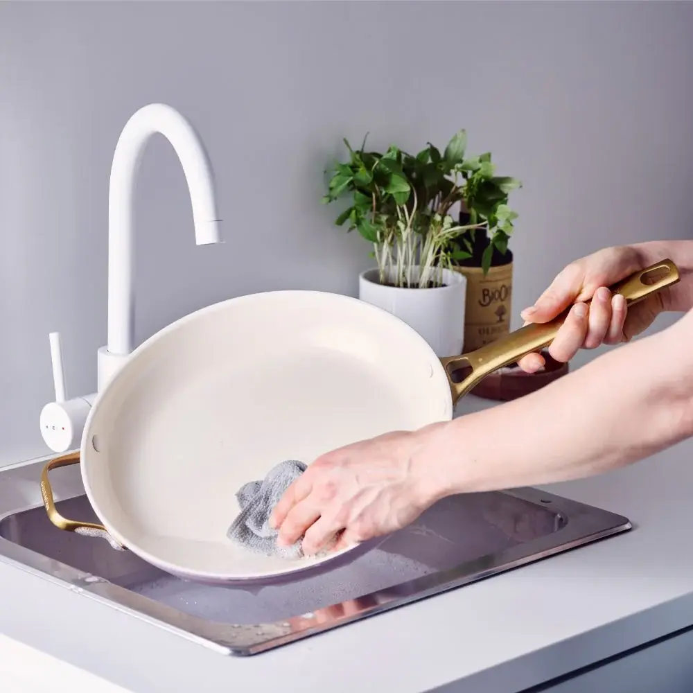 Sada 2 nepřilnavých keramických pánví Padova 20 + 26 cm, pastelově růžová