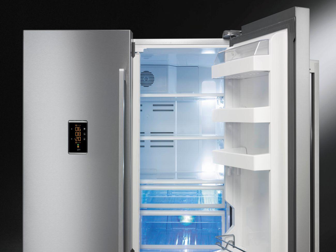 Volně stojící 4dveřová lednice s displejem, FQ60, 182x91 cm, černá