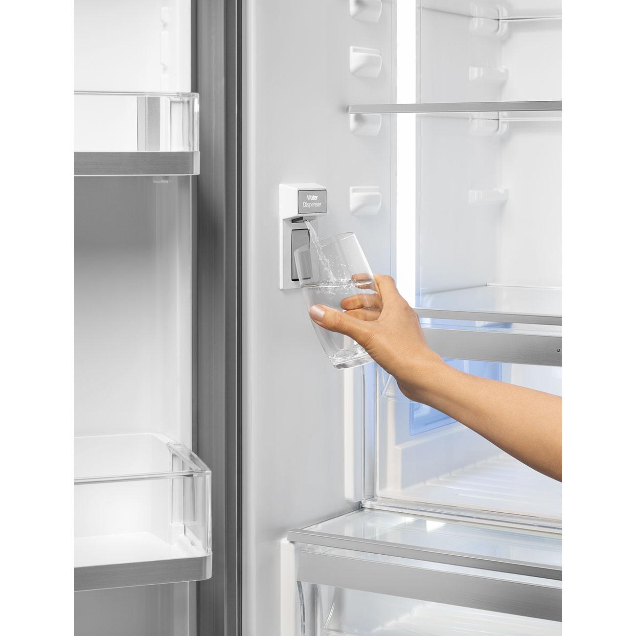 Volně stojící 4dveřová lednice s displejem, FQ60, 182x91 cm, černá