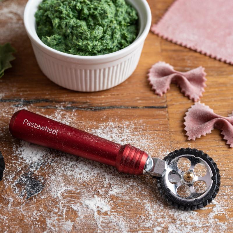 Rádýlko na těsto Pastawheel, 20 cm, černá