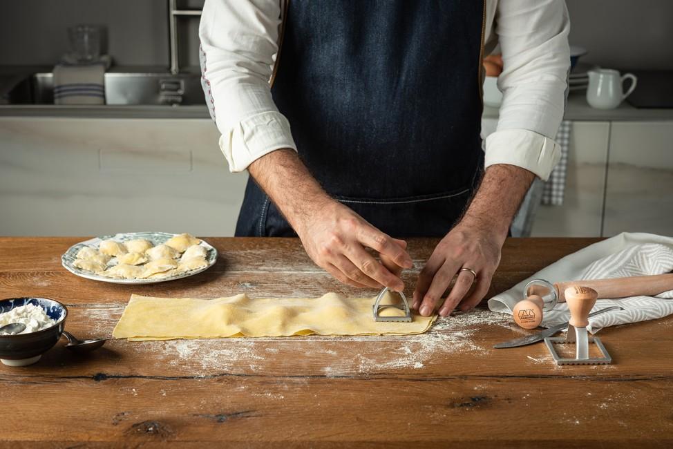 Sada 2 vykrajovátek na ravioli/sušenky, kolečko + čtverec, 5,8 cm