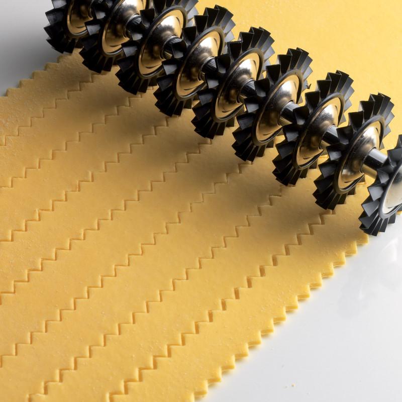 Multifunkční víceřadé rádýlko na těsto Pastabike, transparentní