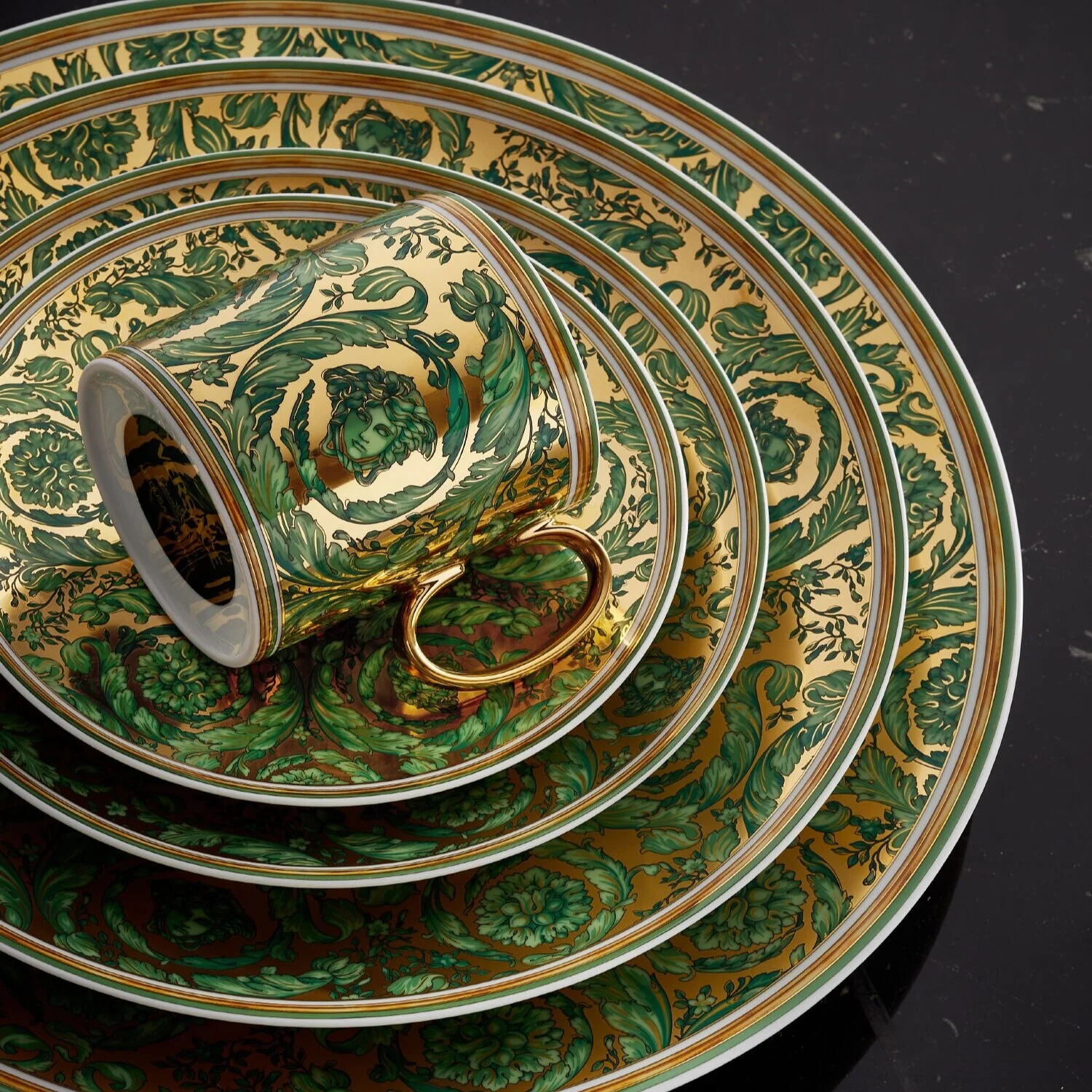 talire_Medusa_Garland_Mug_q