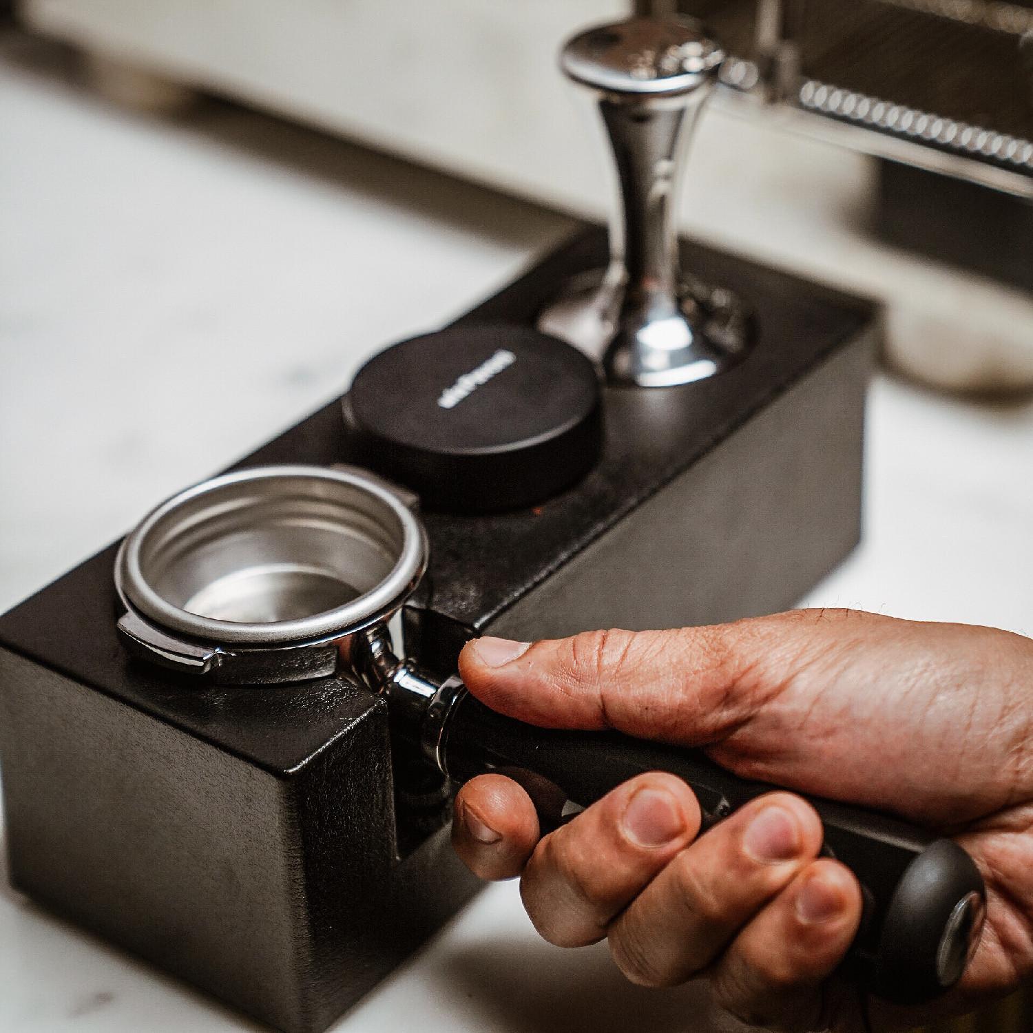 Zarovnávač kávy pro portafilter Ø 58 mm, černá 