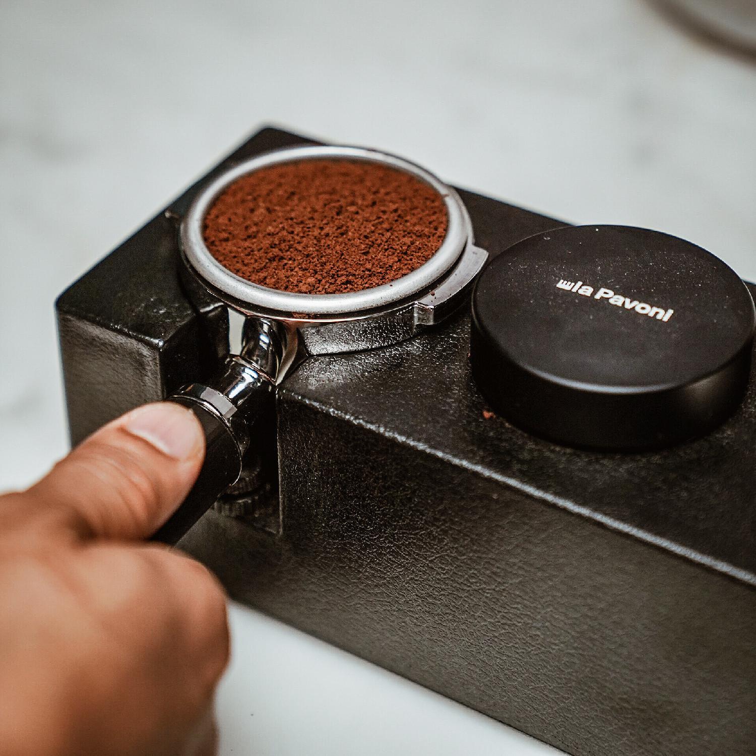 Zarovnávač kávy pro portafilter Ø 58 mm, černá 