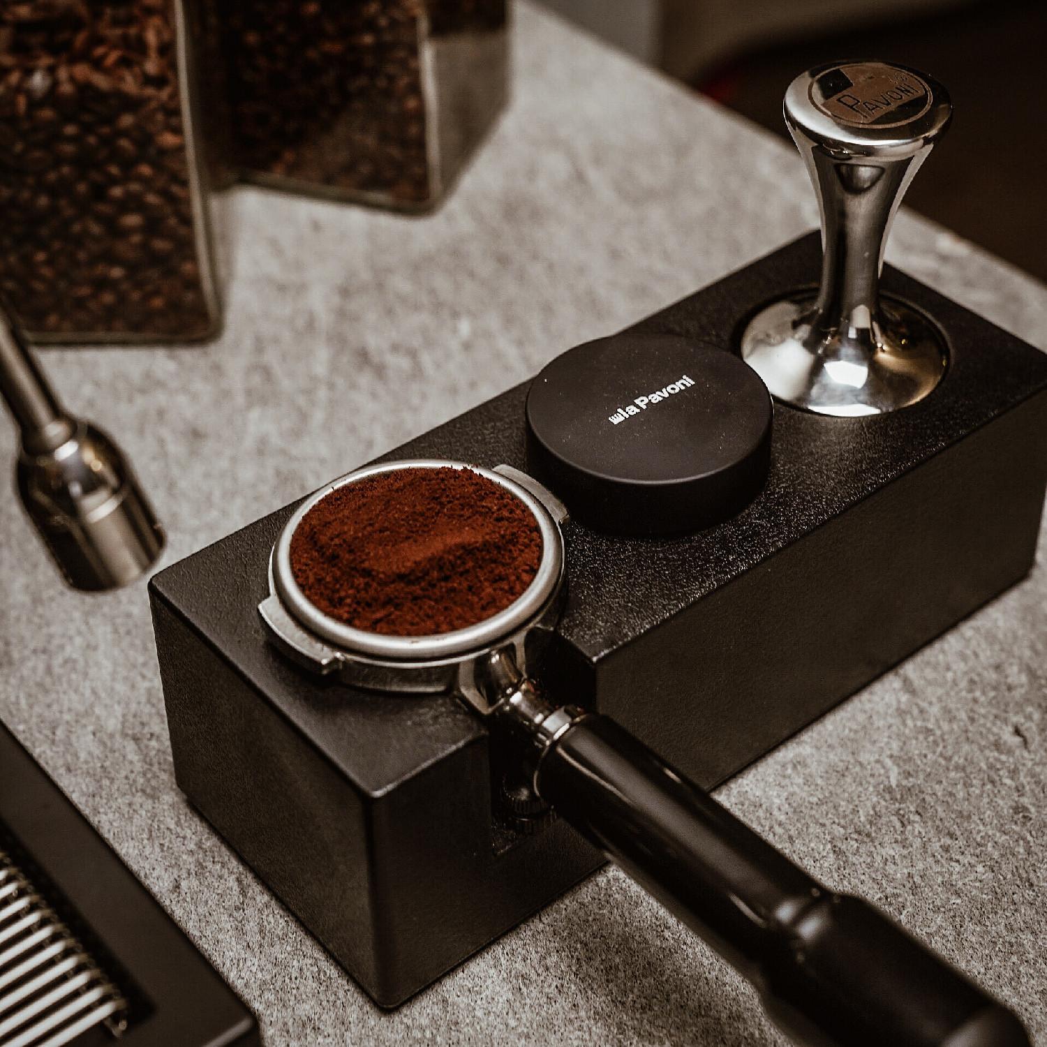 Zarovnávač kávy pro portafilter Ø 58 mm, černá 