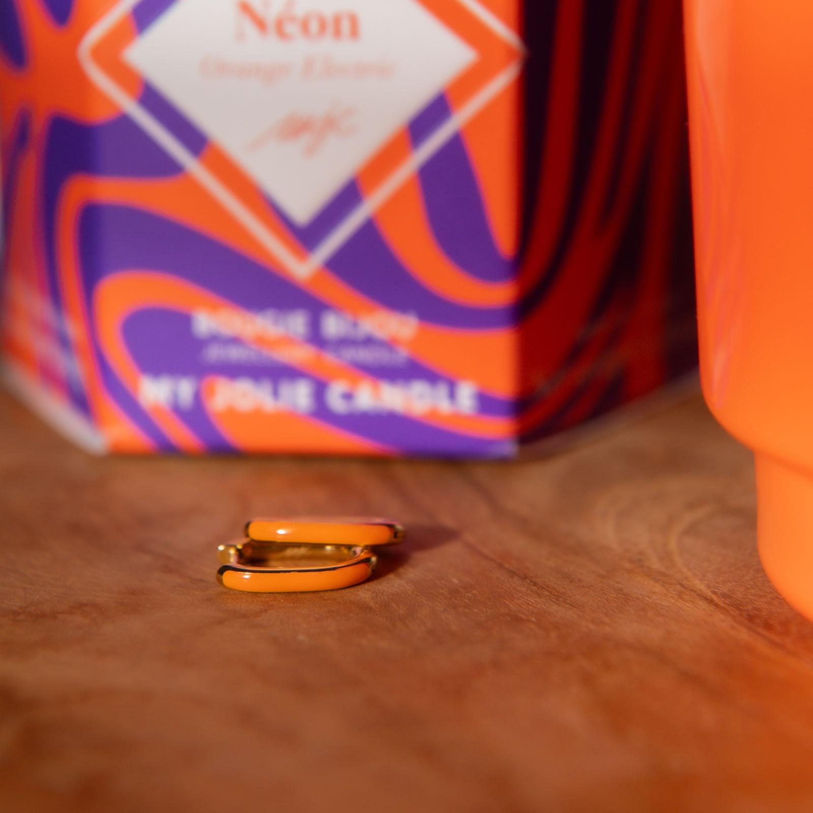 Vonná svíčka Neon Orange s oranžovými náušnicemi, 180 g