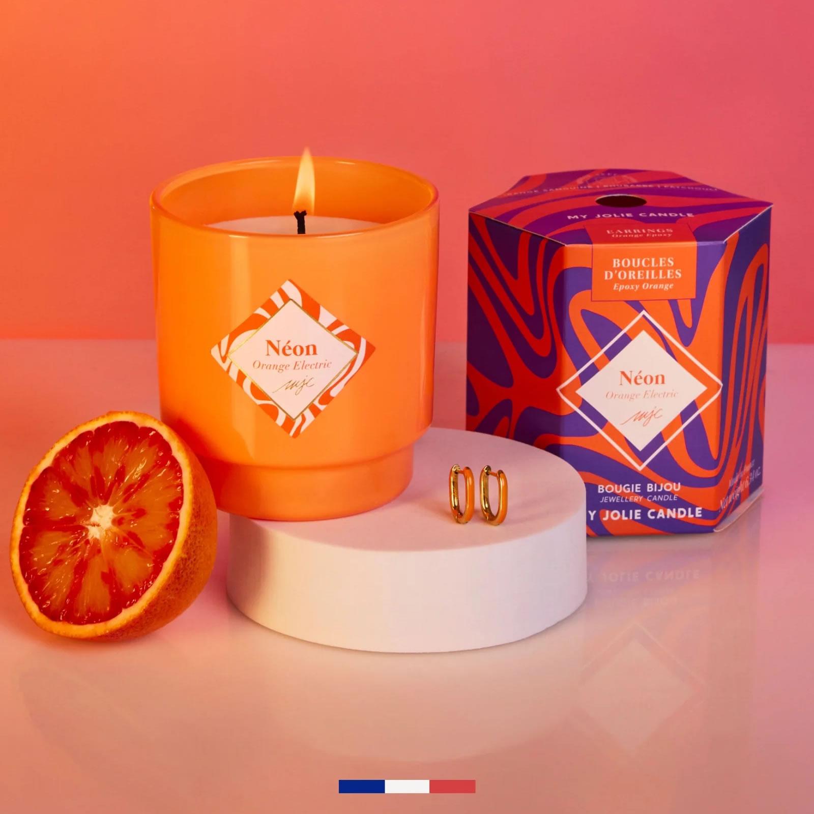 Vonná svíčka Neon Orange s oranžovými náušnicemi, 180 g