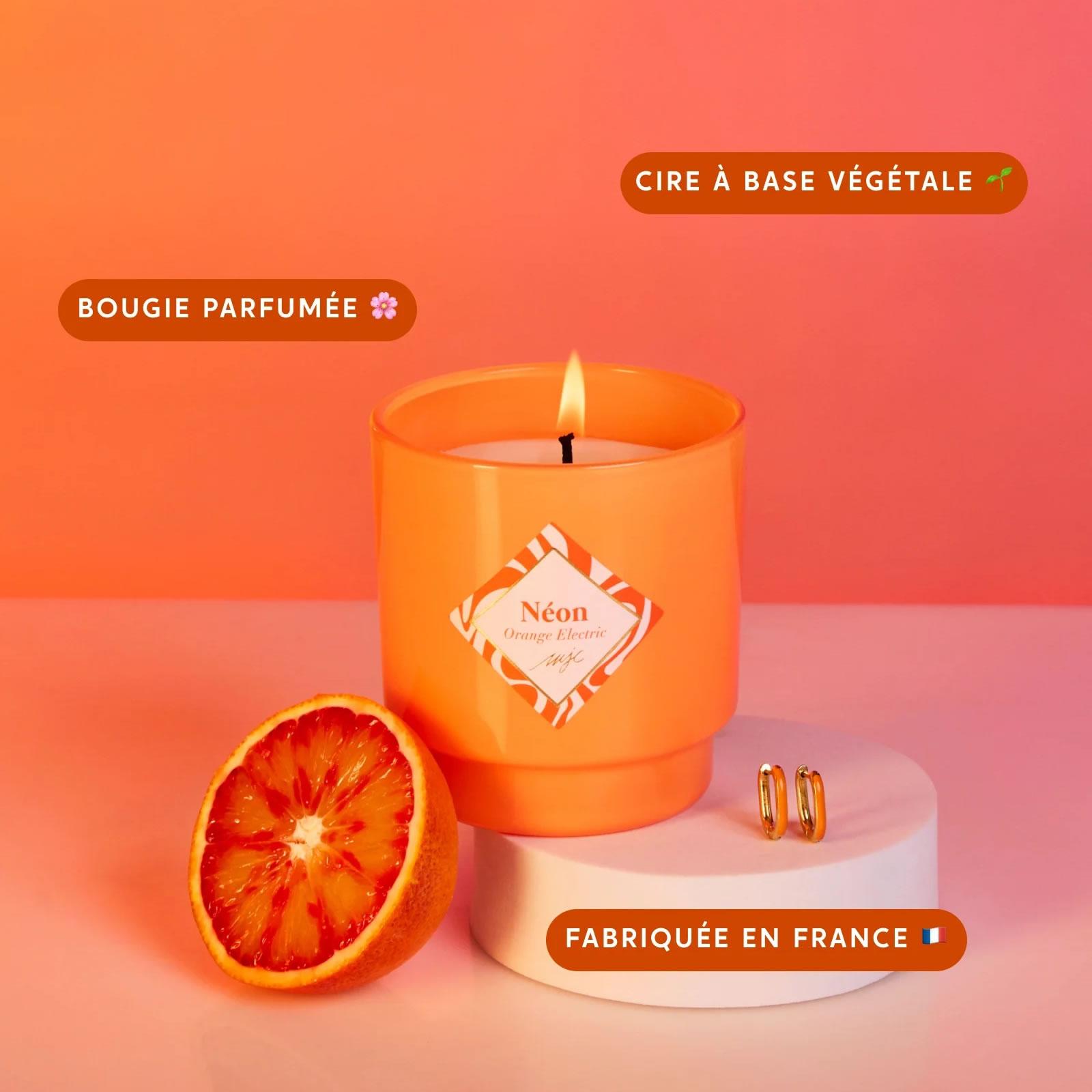 Vonná svíčka Neon Orange s oranžovými náušnicemi, 180 g