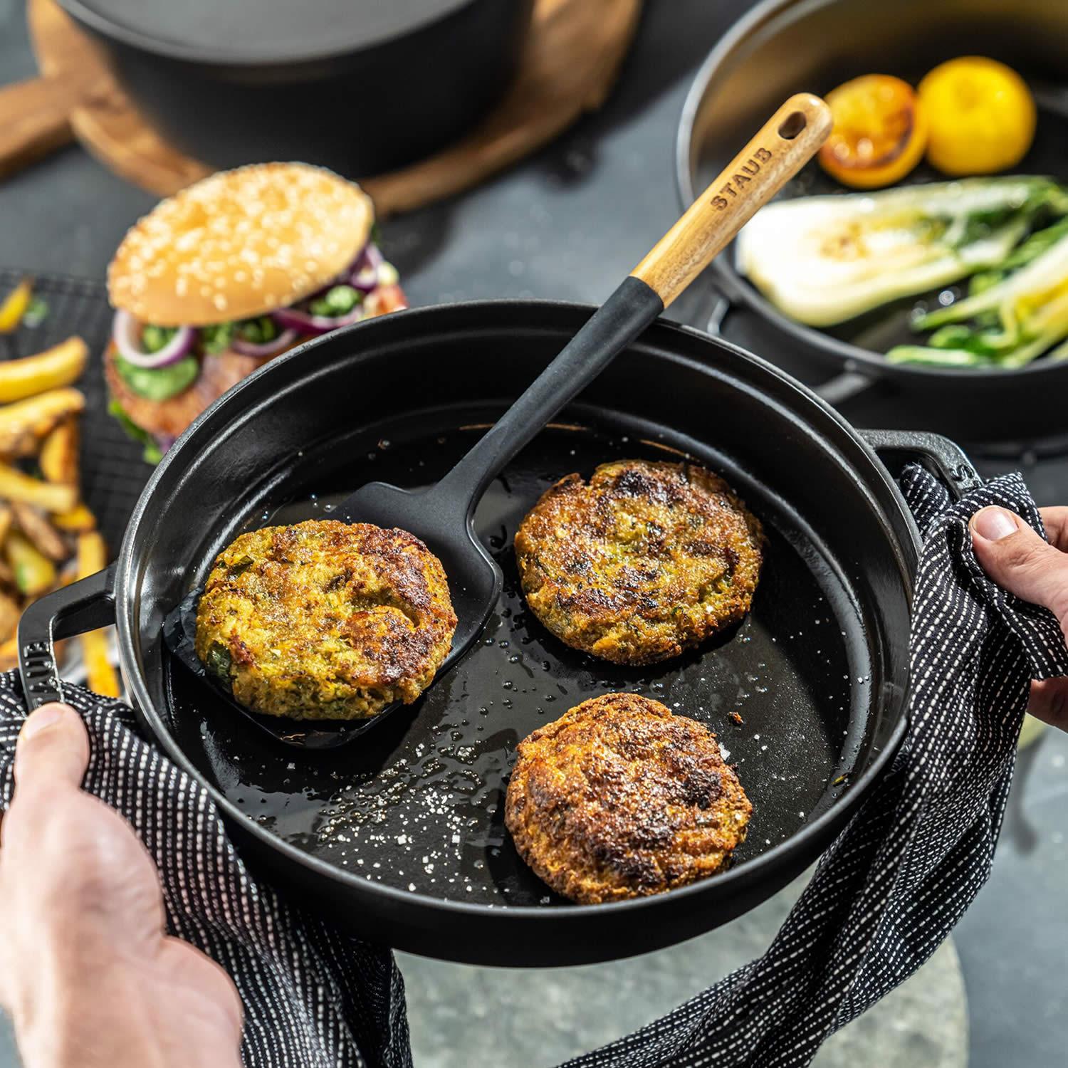 Sada 2v1: litinový hrnec a pánev s poklicí, Ø 24 cm, černá