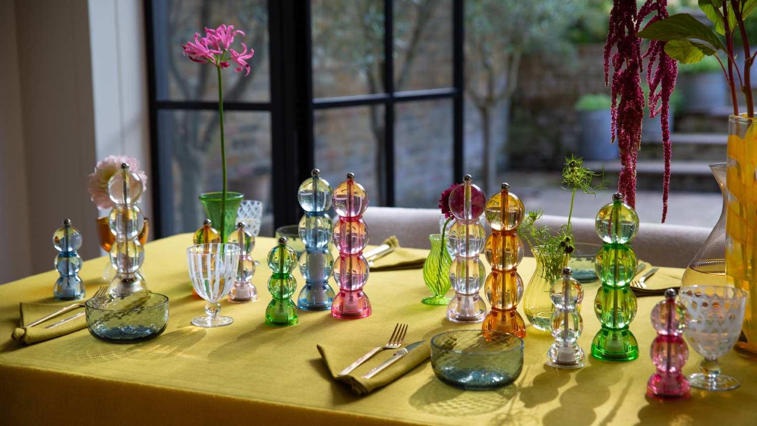 Akrylový mlýnek na sůl nebo pepř Bobbin Icy, 24 cm, modrá