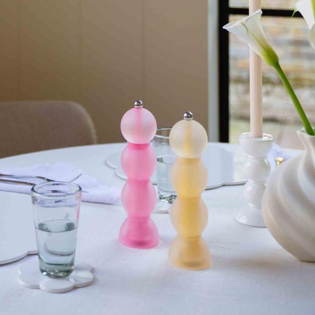 Akrylový mlýnek na sůl nebo pepř Bobbin Frosty, 24 cm, růžová