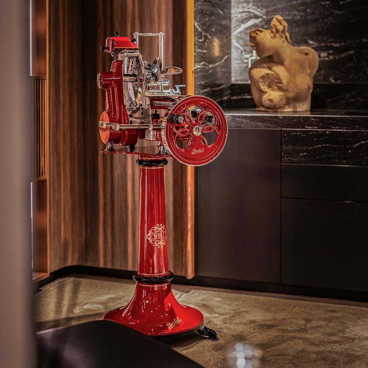 Podstavec pro nářezový stroj Volano B2, červený