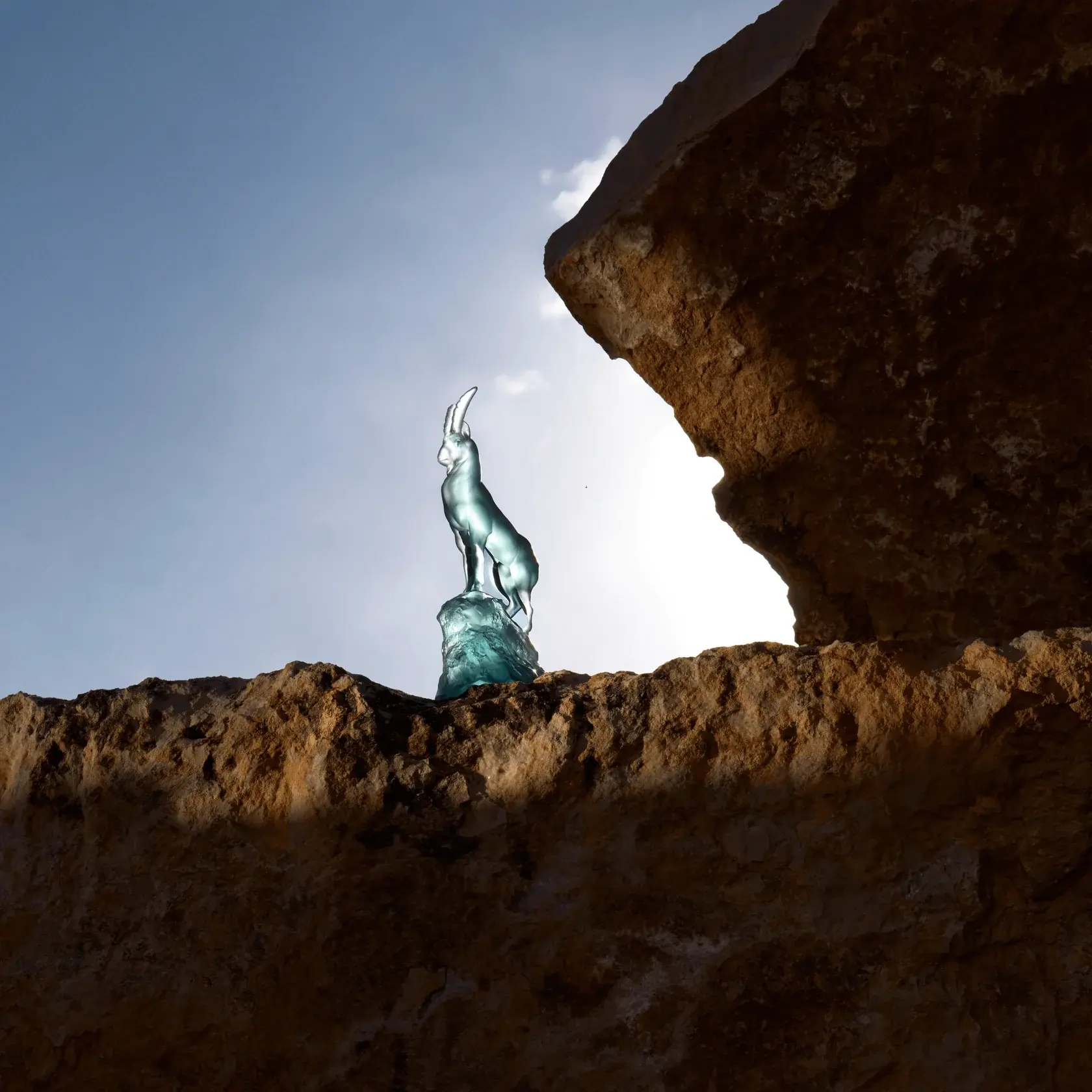 Křišťálová figurka kozorožce, kolekce Terramineral, světle modrá