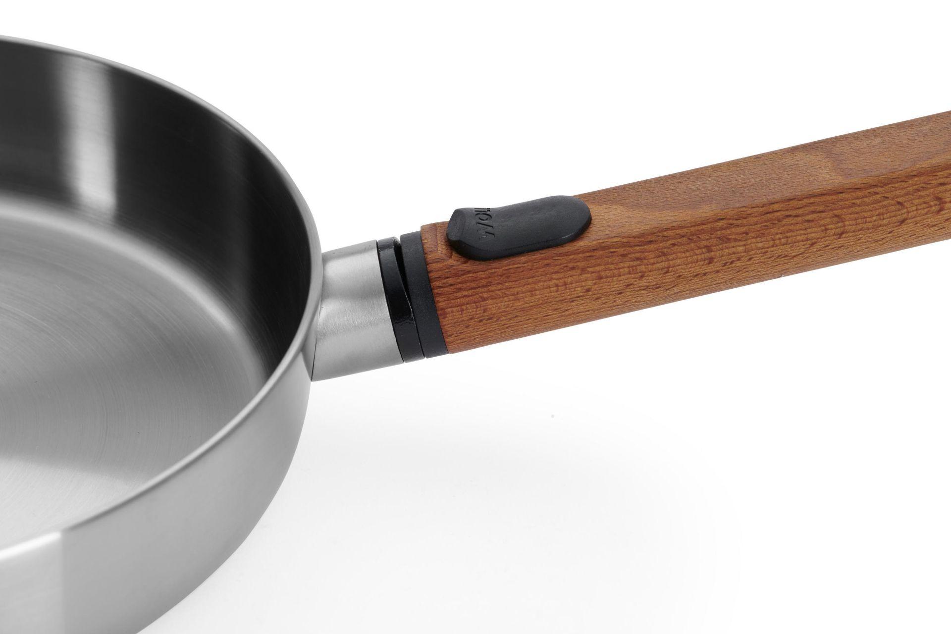 Nerezová pánev Logic Steel s dřevěnou odnímatelnou rukojetí, Ø 24 cm