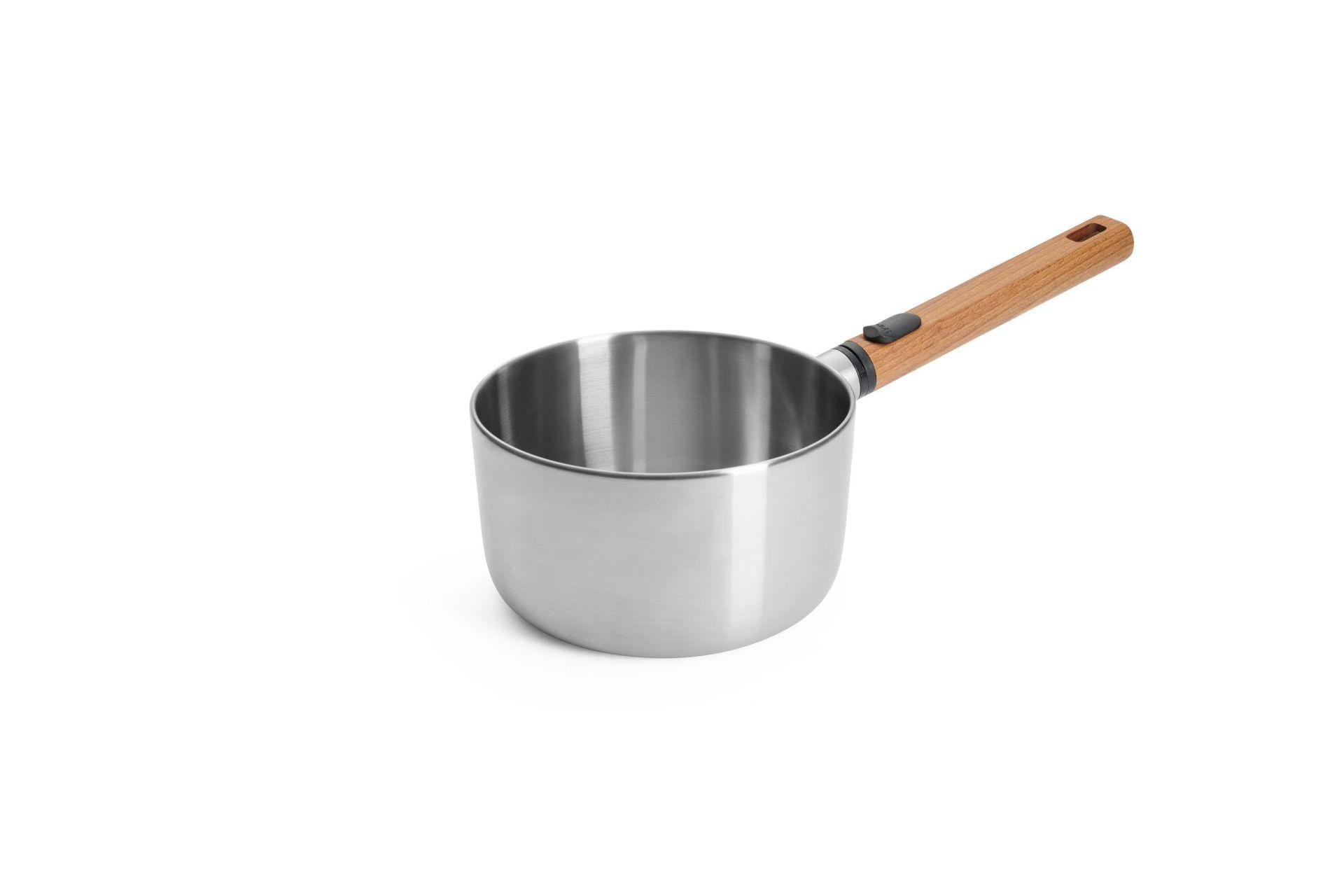 Nerezový rendlík Logic Steel s odnímatelnou rukojetí ze dřeva, Ø 18 cm