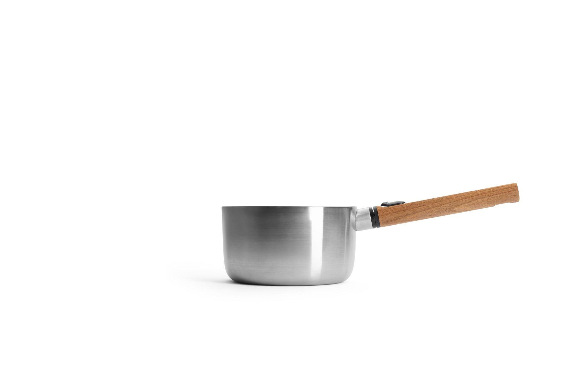 Nerezový rendlík Logic Steel s odnímatelnou rukojetí ze dřeva, Ø 18 cm