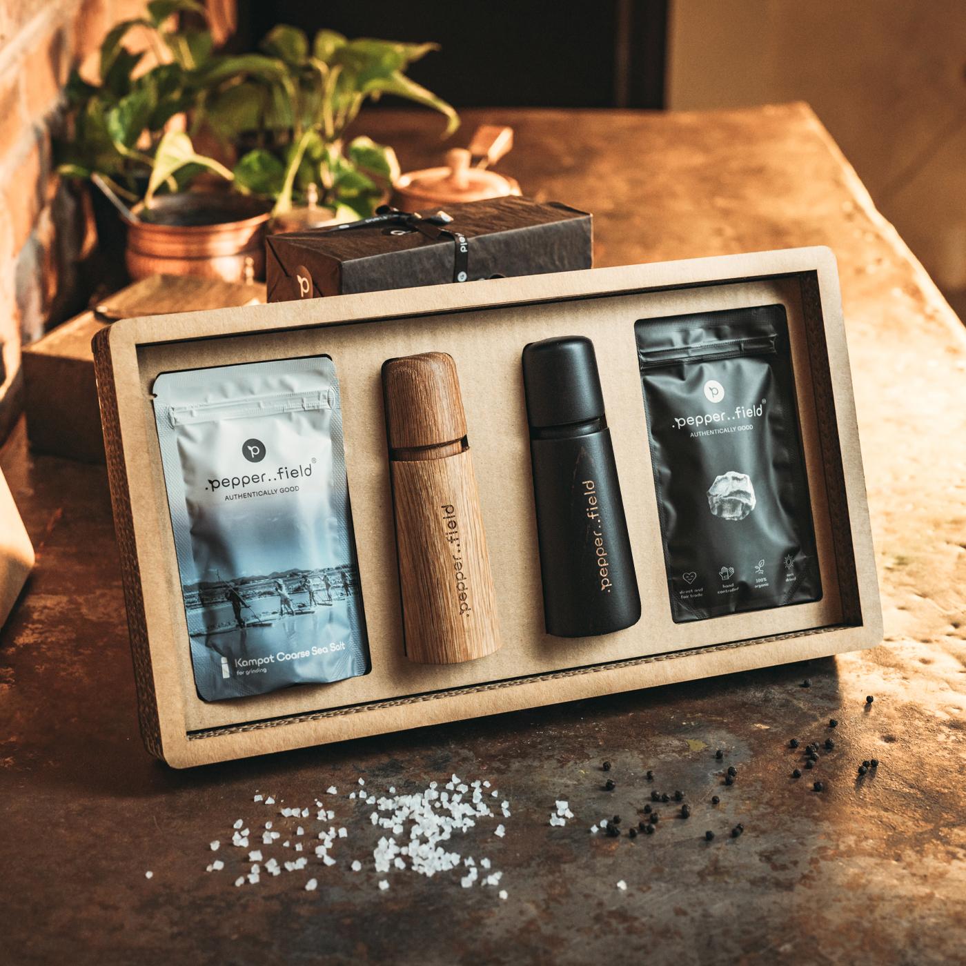 Dárkový set skandinávských mlýnků s Kampotským pepřem (50 g) a mořskou solí (120 g)