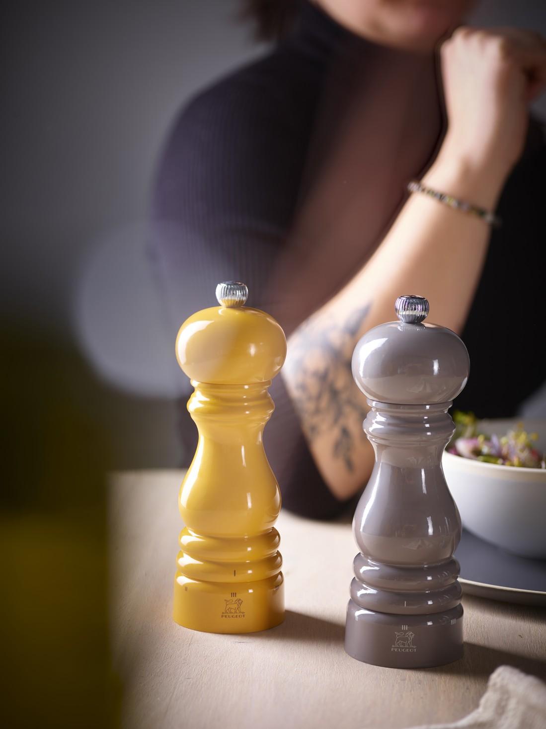 Dřevěný mlýnek ParisRama na sůl u’Select Zirlion, 18 cm, šafránově žlutá