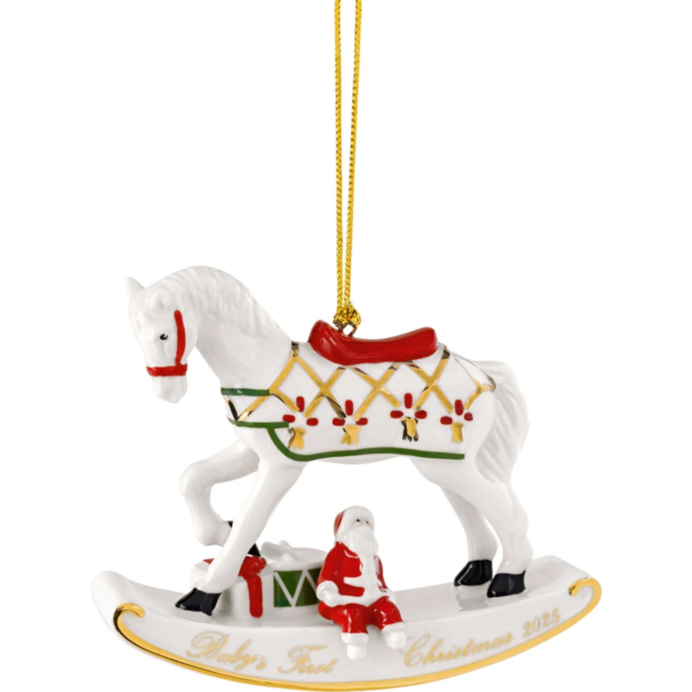 Závěsná porcelánová ozdoba Christmas Classics 2025, Houpací kůň, 8,9 cm