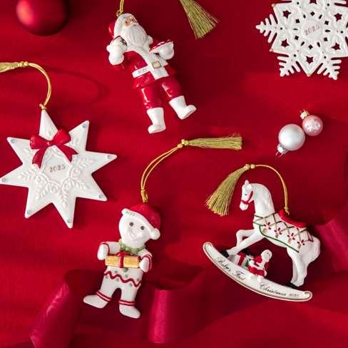 Závěsná porcelánová ozdoba Christmas Classics 2025, Perníček, 11 cm