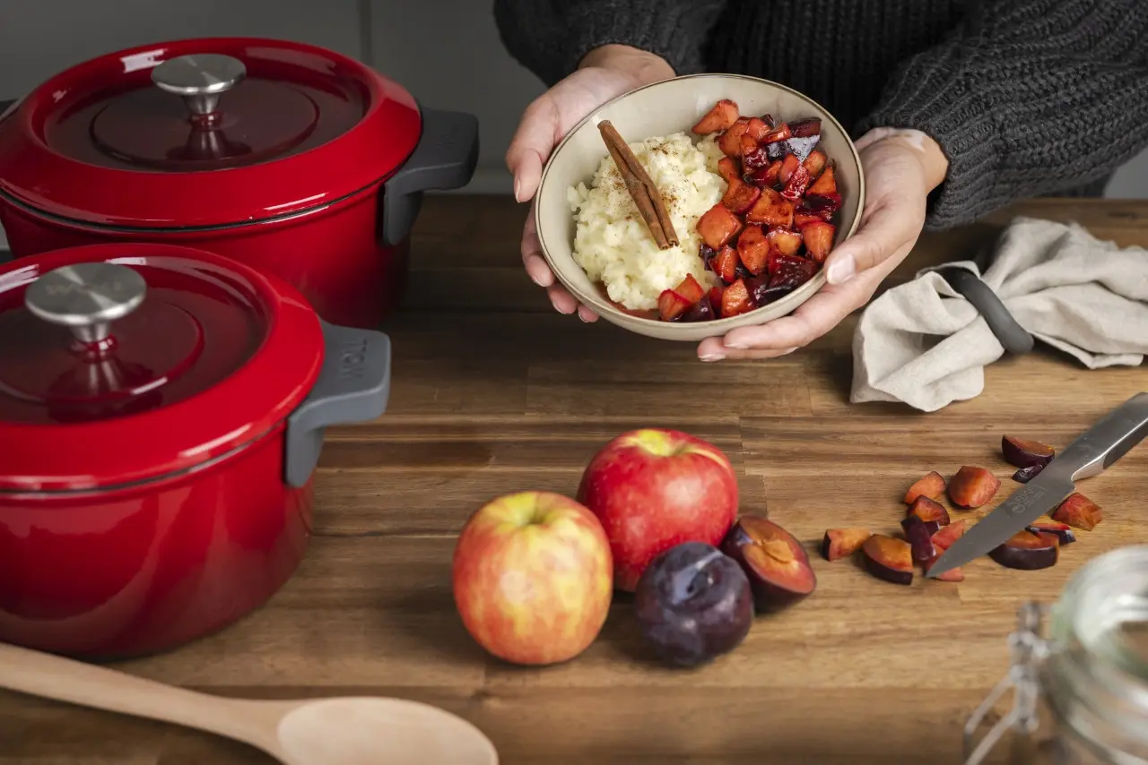 Litinový hrnec s poklicí, Iron, Ø 20 cm / 2,8 l , červená