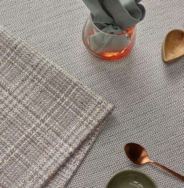 Třpytivé prostírání Lustrini, 35 × 50 cm, silver pine