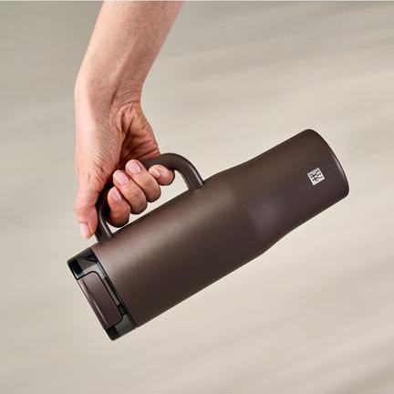 Nerezový termohrnek s ouškem Thermo Plus, 0,9 l, čokoládová