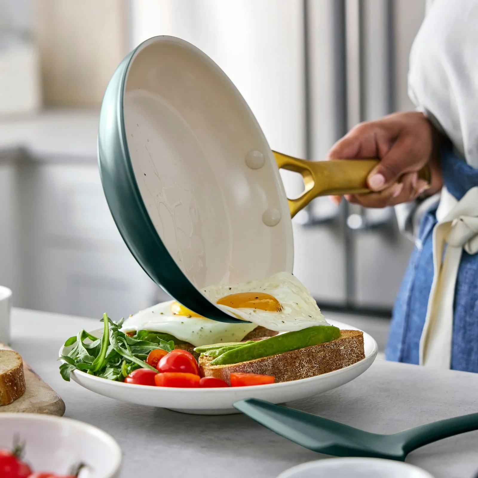 CC010213-001-image6-feature1_non_stick