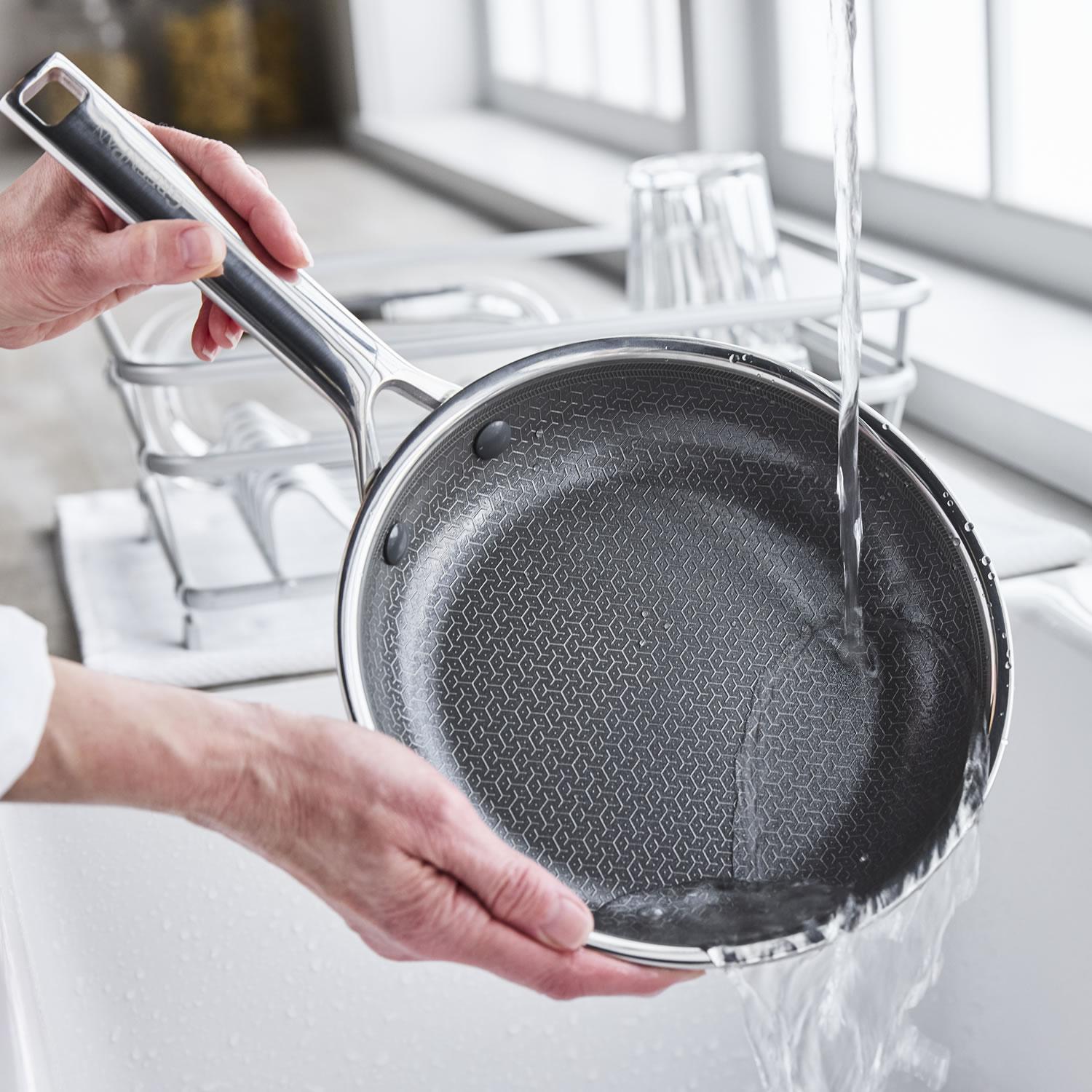 Nerezová pánev s hybridním keramickým nepřilnavým povrchem Thermobond, kolekce Apex, 24 cm