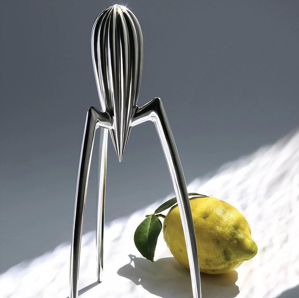 Odšťavňovač na citrusy Juicy Salif Alessi 