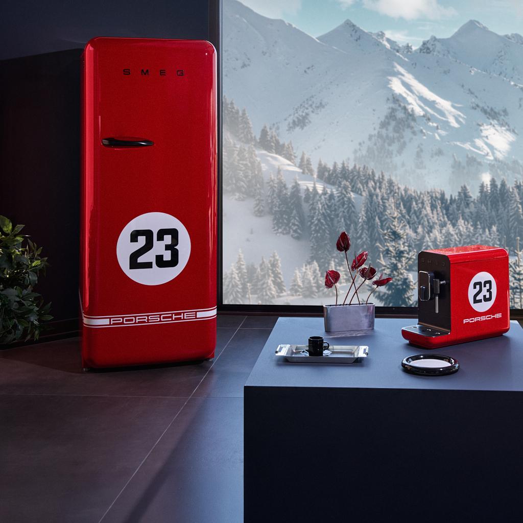 Chladnička s mrazícím boxem Porsche x SMEG 917 Salzburg, 244/26 l, otv. pravé, 153x60 cm, červená