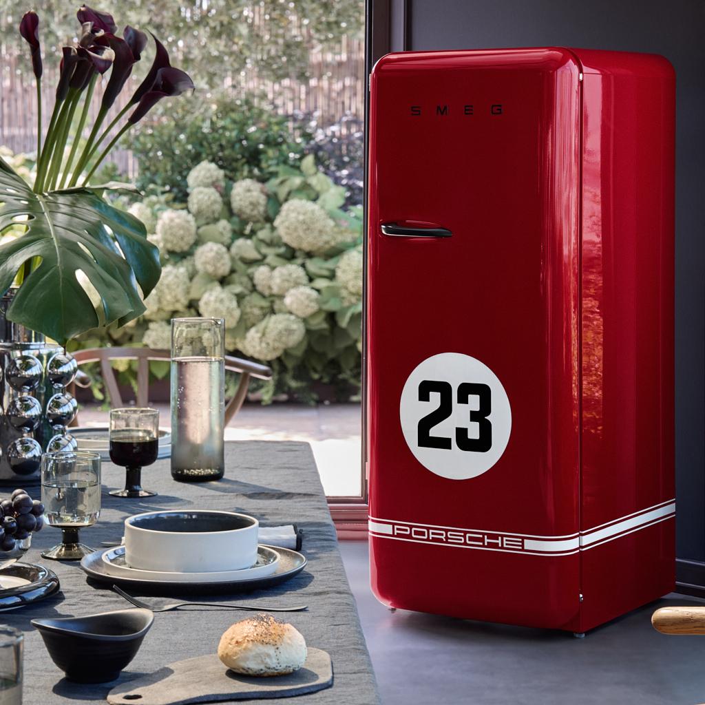 Chladnička s mrazícím boxem Porsche x SMEG 917 Salzburg, 244/26 l, otv. pravé, 153x60 cm, červená
