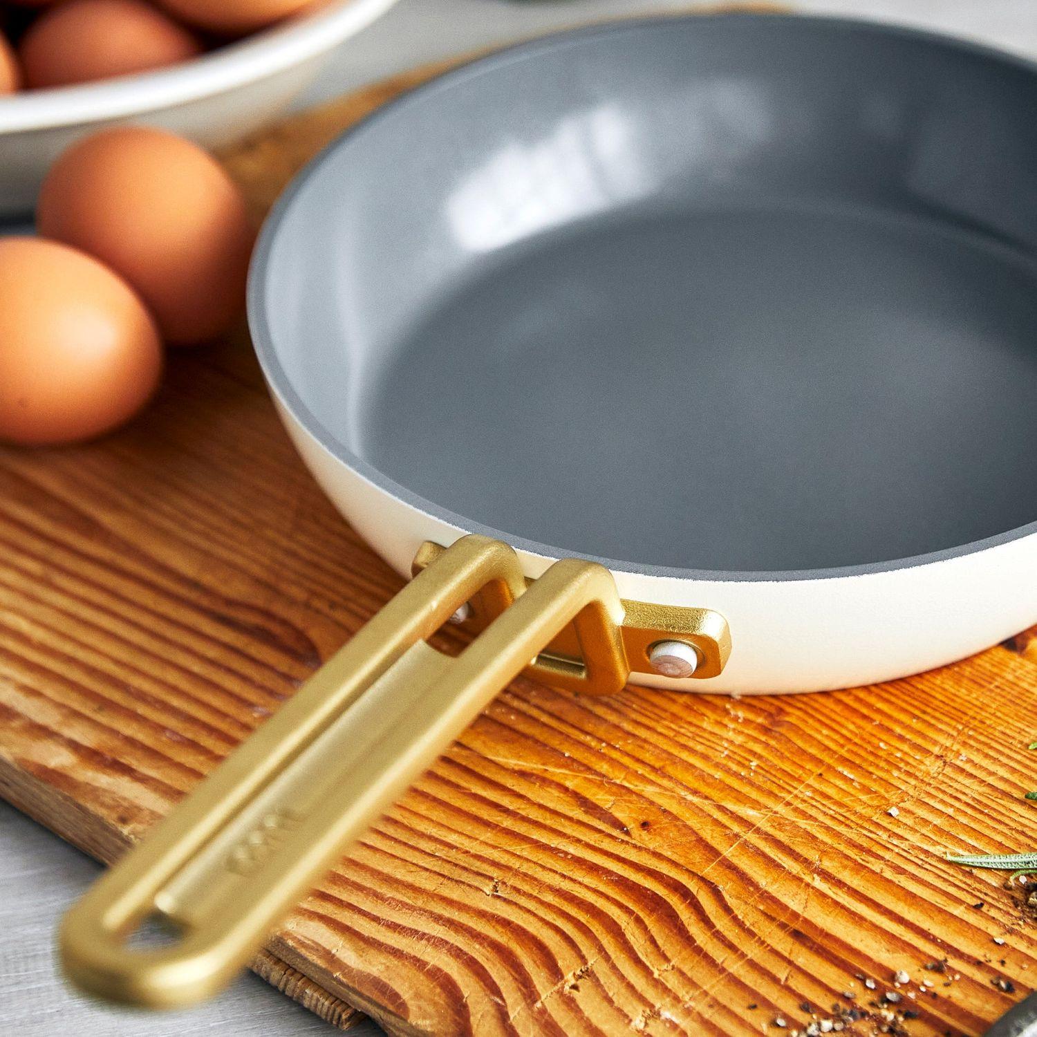 Sada 2 nepřilnavých keramických pánví Stanley Tucci 20 + 26 cm, krémová