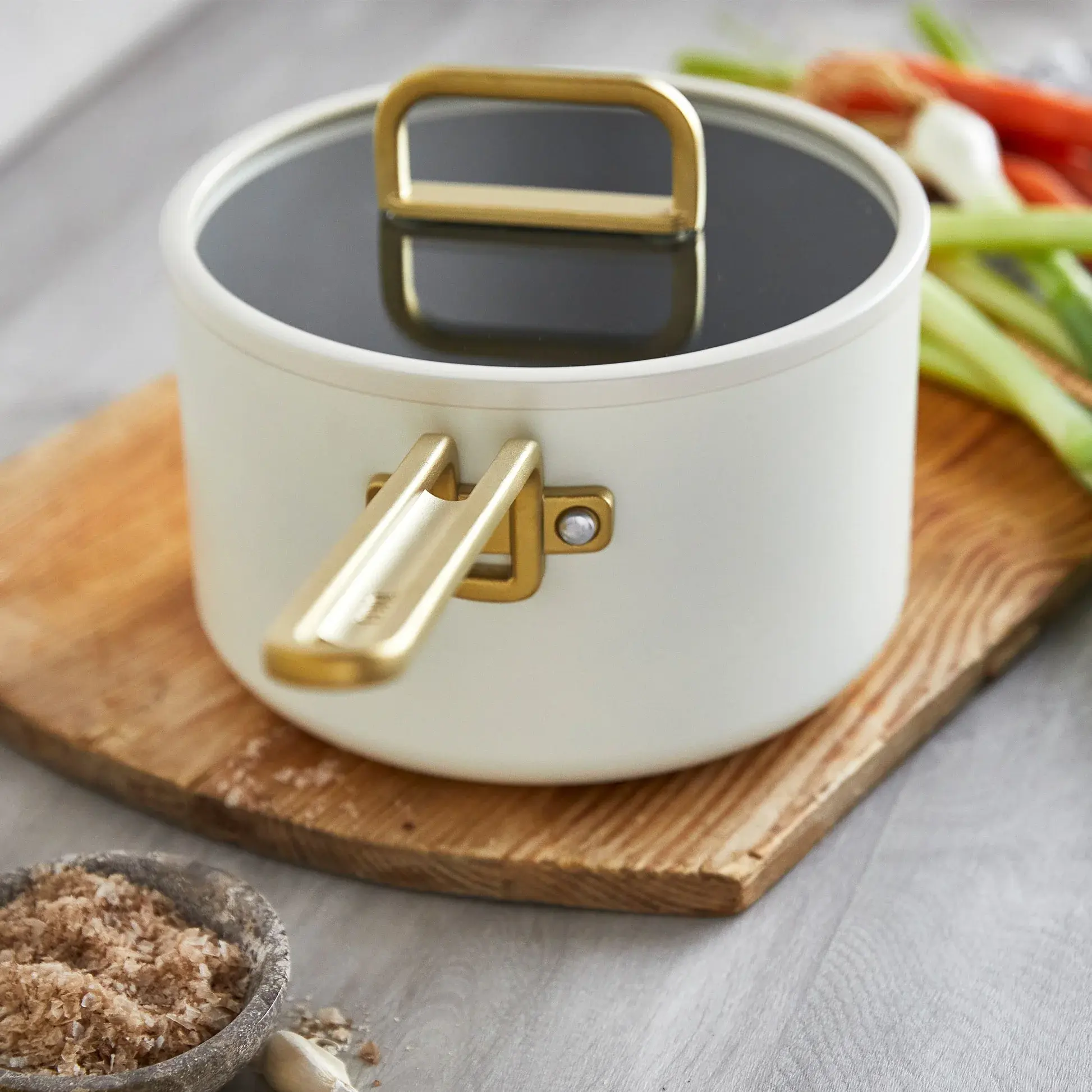 Rendlík s nepřilnavým keramickým povrchem s poklicí, Stanley Tucci, Ø 20 cm / 3,8 l, krémová