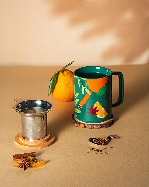 Hrnek na čaj s nerezovým sítkem, skořice, 0,48 l, zelená