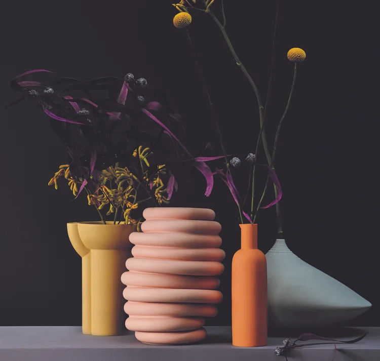 Sixty & Twelve Kolekce 60 porcelánových váz je provedena ve 12 nových, ryze současných barvách