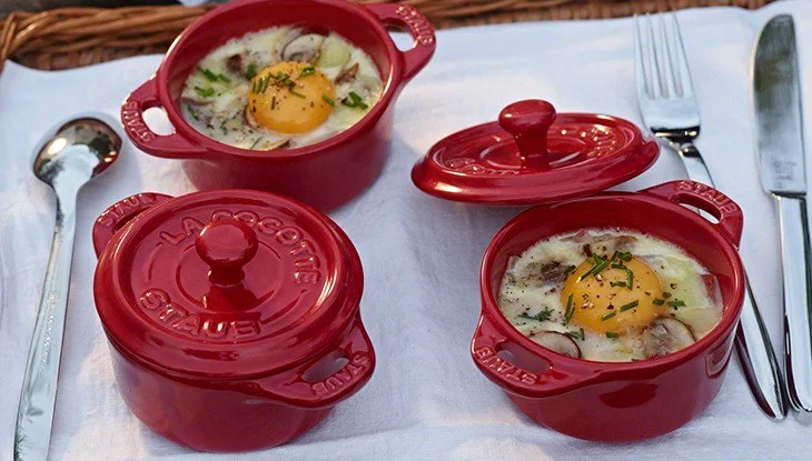 Pečená jemná vejce v Mini Cocotte