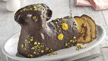 Hrníčkový velikonoční beránek se sekanými pistáciemi