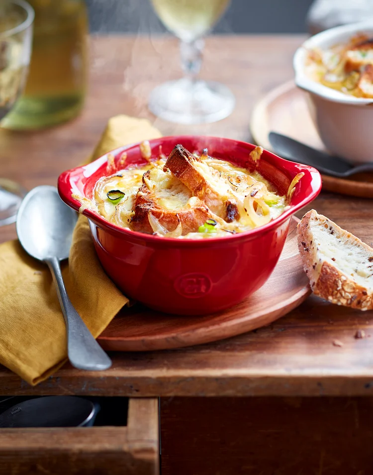 Francouzská cibulačka zapečená se sýrem