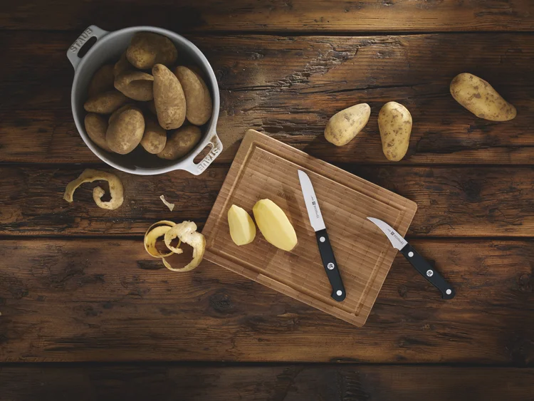 Velikonoční zapečené brambory s uzeným, špenátem a kopřivami