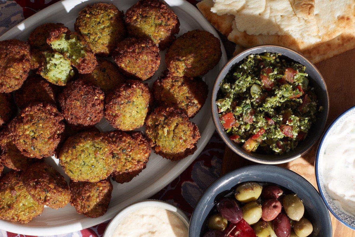 Křupavý falafel s tahini omáčkou