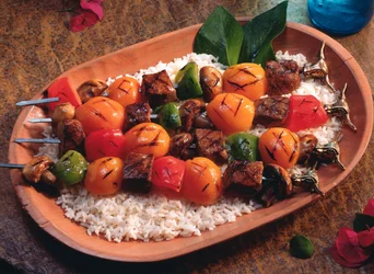 Špízy na grilu s avokádovým dipem