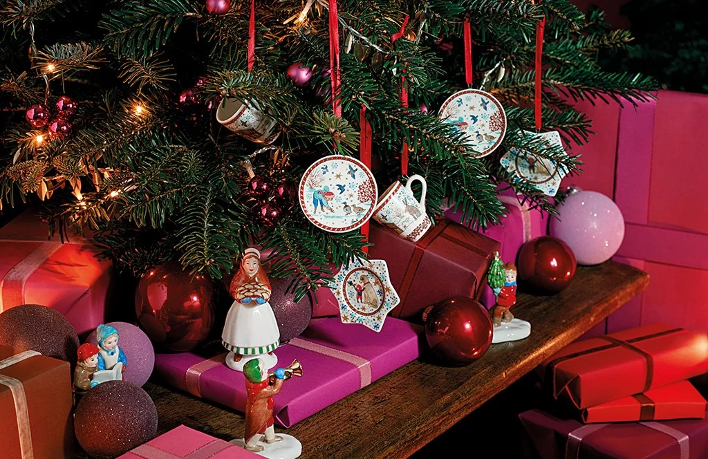 Miniozdoby ve tvaru plaketek, hrnků nebo hvezd jsou novým prvkem kolekcí, jejichž autorkou renáta Fučíková je.